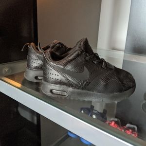 Toddler Nikes sz 6c